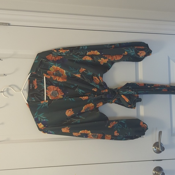 Aaka Wrap Top in Size Large Euc - Picture 3 of 11